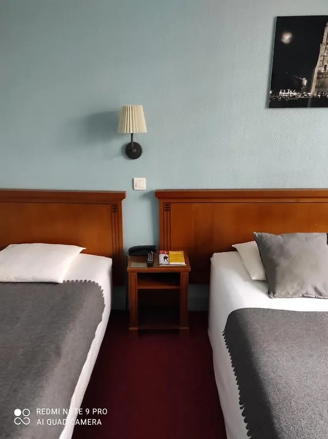 **  Hotel Verlaine Paris France